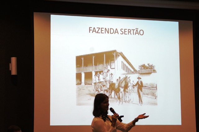 Tarsilinha mostrou fotografias e obras de sua tia, a artista Tarsila do Amaral