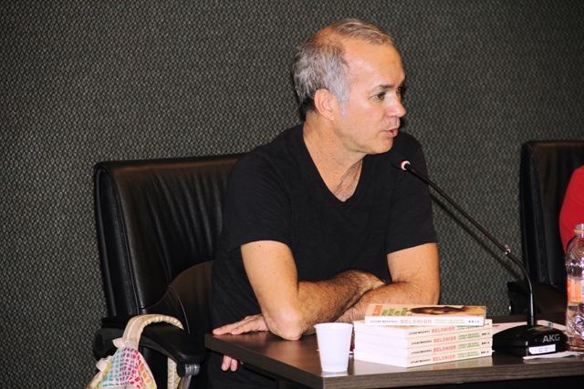 Jotabê Medeiros assina sua primeira biografia com "Belchior - Apenas um Rapaz Latino Americano".