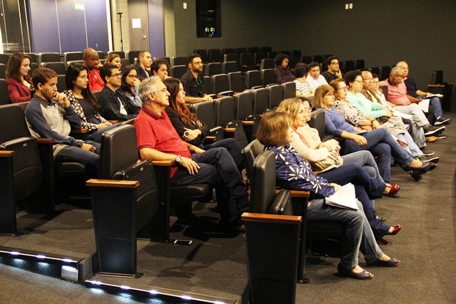 O público interagiu bastante durante o evento com o autor Jotabê Medeiros.